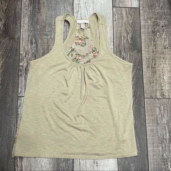 Weavers Sleeveless Scoop Neck Racerback Shirt Floral Detail on Back Beige Medium - Picture 9 of 14